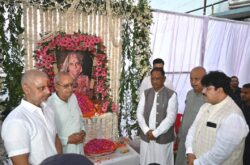 मुख्यमंत्री श्री विष्णुदेव साय पूर्व विधायक शिवरतन शर्मा के भाभी की श्रद्धांजलि सभा में हुए शामिल – PRABHATTV.COM