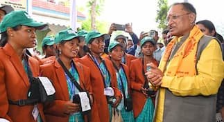 मुख्यमंत्री श्री विष्णु देव साय ने बिजली सखियों को दिये बिजली किट