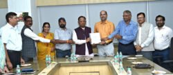 मुख्यमंत्री को आज छत्तीसगढ़ राज्य पिछड़ा वर्ग कल्याण आयोग के अध्यक्ष आर. एस.विश्वकर्मा ने आयोग का प्रतिवेदन सौंपा – PRABHATTV.COM