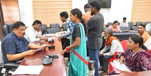 कलेक्टर के निर्देशन में जनदर्शन कार्यक्रम, एडीएम और डिप्टी कलेक्टर ने सुनी जन समस्याएं