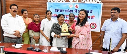 विशेष अभियान चलाकर सुकन्या समृद्धि योजना के लिए हितग्राहियों को करें प्रेरित: कलेक्टर सुश्री चौधरी