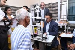 स्वास्थ्य मंत्री श्याम बिहारी जायसवाल के निर्देश पर आल इंडिया ऑप्थेल्मोलॉजिकल सोसायटी की टीम ने दंतेवाड़ा से रिफर किए मरीजों की जाँच की – PRABHATTV.COM