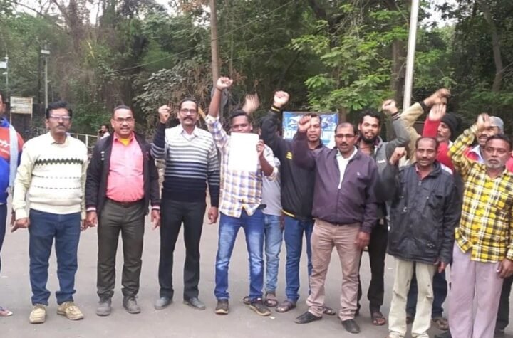 DIC साहब…! समय पर नहीं मिलता वेतन, बोनस भी अटका, काम से निकालने की धमकी देते हैं अधिकारी