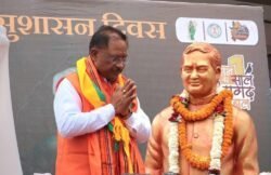 सीएम विष्णुदेव साय ने अटल जी की प्रतिमा पर माल्यार्पण कर अर्पित की श्रद्धांजलि