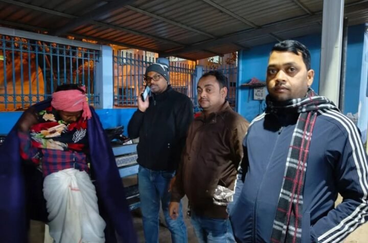 SAIL ISP: अंग सोशल वेलफेयर सोसाइटी ने शहर में बांटे कंबल, कपड़े