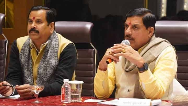 मुख्यमंत्री डॉ. मोहन यादव ने खजुराहो में 25 दिसंबर 2024 को प्रस्तावित कार्यक्रम की तैयारियों की समीक्षा की।