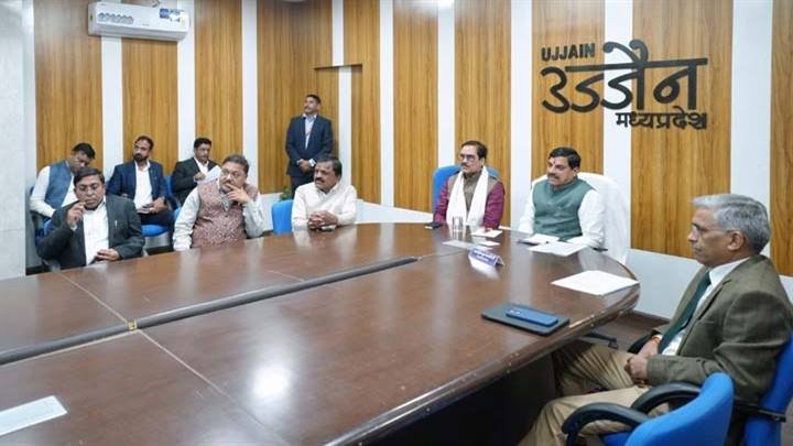 मुख्यमंत्री डॉ. मोहन यादव, वीडियो कॉन्फ्रेंसिंग से उज्जैन के डोंगला में "खगोल विज्ञान एवं भारतीय ज्ञान परंपरा" पर आयोजित राष्ट्रीय संगोष्ठी में शामिल हुए।