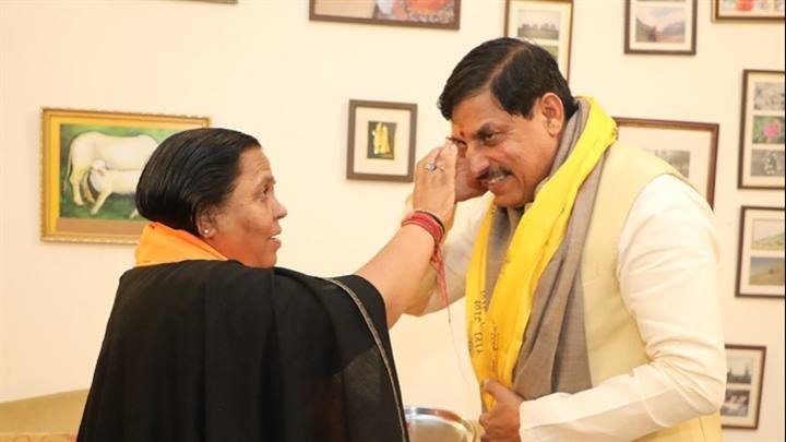 मुख्यमंत्री डॉ. यादव का पूर्व मुख्यमंत्री सुश्री उमा भारती ने किया अभिनंदन