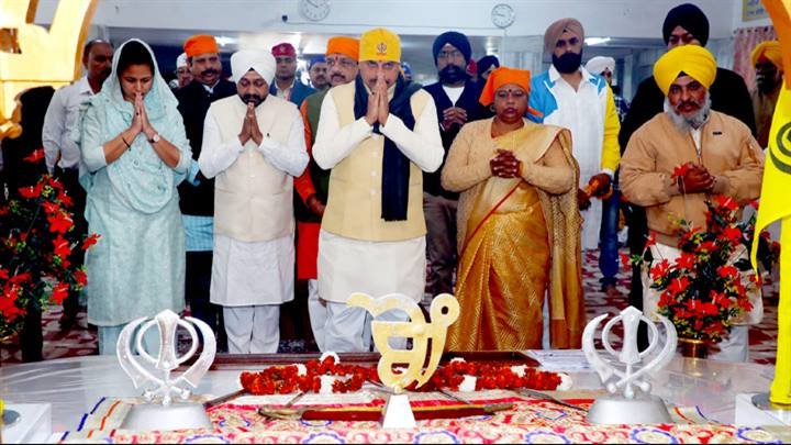 मुख्यमंत्री डॉ.मोहन यादव ने “वीर बाल दिवस” पर हमीदिया रोड गुरुद्वारा पहुंचकर मत्था टेक अरदास की।