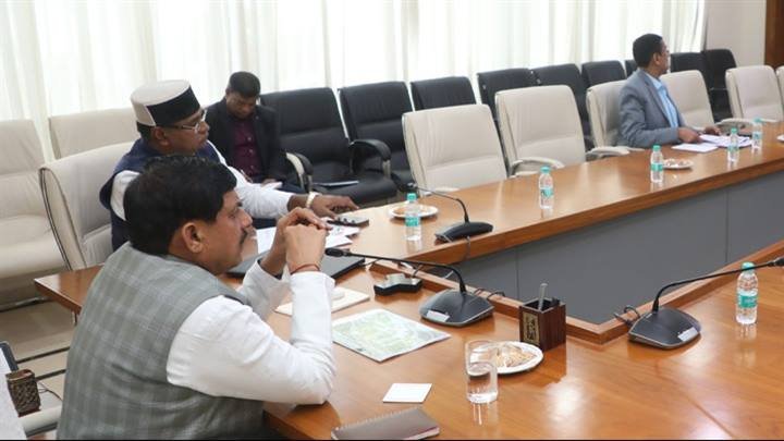 मुख्यमंत्री डॉ. मोहन यादव ने समत्व भवन (मुख्यमंत्री निवास) से धान उर्पाजन की समीक्षा की।