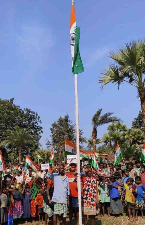 बस्तर संभाग के 26 गांवों में पहली बार लहराया तिरंगा,नक्सल उन्मूलन अभियान की सफलता से बदली तस्वीर