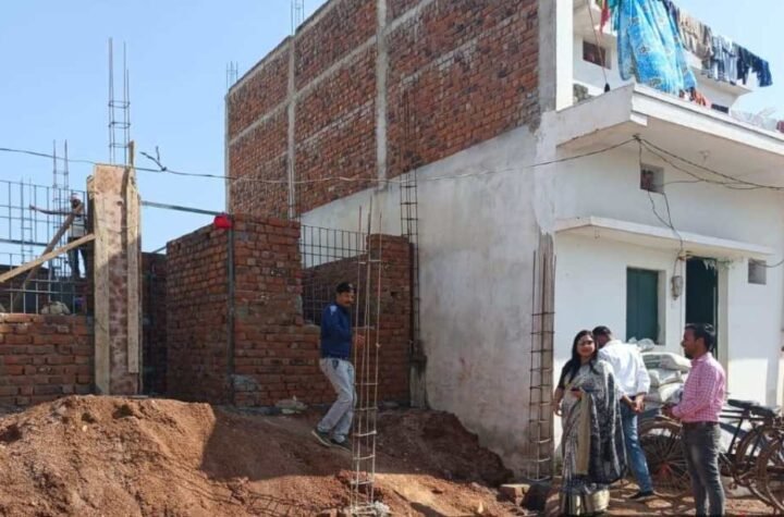 प्रधानमंत्री आवास योजना अंतर्गत निर्माणाधीन आवासों का जामुल सीएमओ ने किया स्थल निरीक्षण