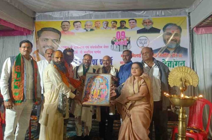 नवनियुक्त जिलाध्यक्ष पुरषोत्तम और सुरेंद्र के आगमन से गदगद हुए चरोदा मंडल के कार्यकर्ता, फूल माला से किया भव्य अभिनंदन