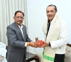 मुख्यमंत्री विष्णु देव साय से सुप्रसिद्ध फिल्म निर्माता एवं निर्देशक प्रकाश झा ने की सौजन्य मुलाकात