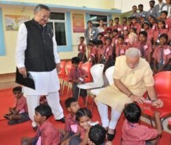 एक दशक पहले प्रधानमंत्री नरेंद्र मोदी ने दंतेवाड़ा में दृष्टिबाधित बालक अंजन को दिया था हौसला,आज अंजन खुद गीत लिखता है कंपोज करता है और गाता भी है