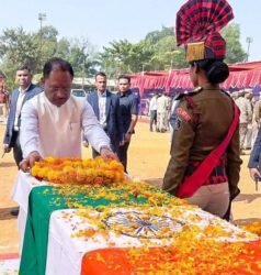 मुख्यमंत्री विष्णुदेव साय ने शहीद जवानों को पुष्पचक्र अर्पित कर दी भावभीनी श्रद्धांजलि