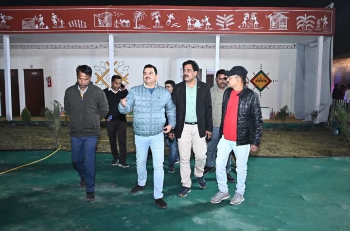 सचिव जनसंपर्क पी. दयानंद ने महाकुंभ में छत्तीसगढ़ पवेलियन का लिया जायजा,श्रद्धालुओं से की बात : बेहतर से बेहतर व्यवस्था करने के दिए निर्देश