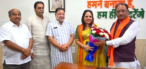 रायपुर महापौर चुनाव: मुख्यमंत्री विष्णुदेव साय ने भाजपा प्रत्याशी मीनल चौबे से की सौजन्य मुलाकात