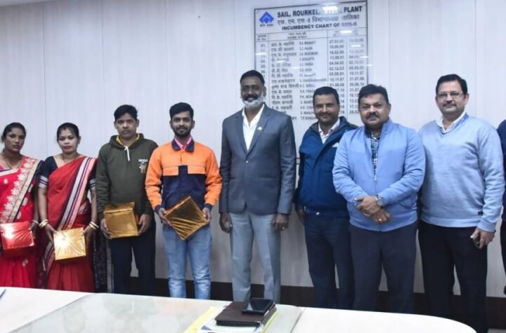 सेल राउरकेला इस्पात सयंत्र: स्टील मेल्टिंग शॉप-II में बेहतरीन काम करने वाले ठेका श्रमिक सम्मानित