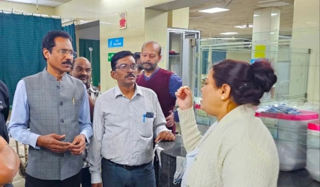 सेक्टर 9 हॉस्पिटल: संयुक्त यूनियन ने मारा छापा, ओपीडी से डॉक्टर नदारद, मनमाना टी टाइम, मरीज परेशान