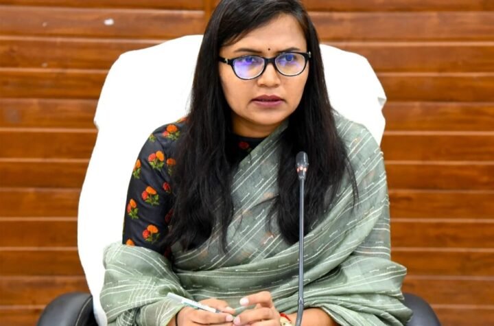 कार्यालय छोड़कर भागने वाले कर्मचारियों की सेवा होगी समाप्त, पेंशन हितग्राहियों का करें सत्यापन
