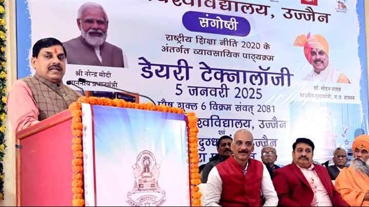 मुख्यमंत्री डॉ.मोहन यादव ने विक्रम विश्वविद्यालय उज्जैन में आयोजित “डेयरी टेक्नोलॉजी संगोष्ठी” को संबोधित किया।