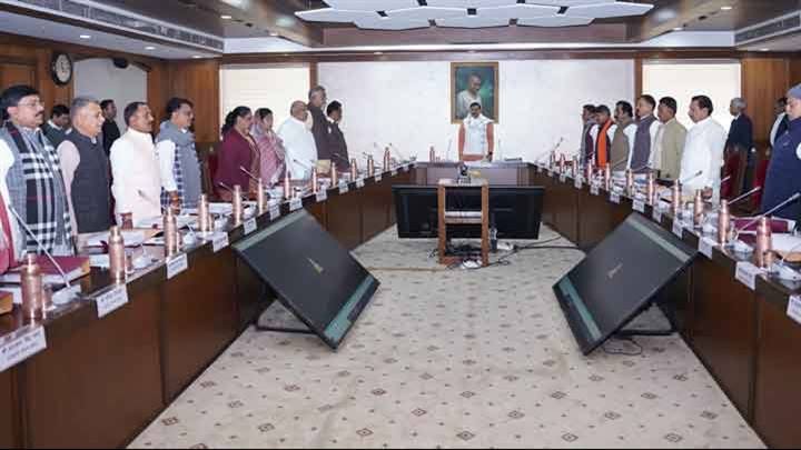 मुख्यमंत्री डॉ.मोहन यादव की अध्यक्षता में कैबिनेट बैठक राष्ट्रगान के साथ शुरू हुई ।