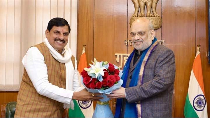 मुख्यमंत्री डॉ.मोहन यादव ने केंद्रीय गृह एवं सहकारिता मंत्री श्री अमित शाह से नई दिल्ली में सौजन्य भेंट की।