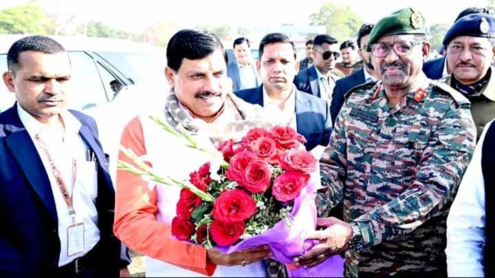 मुख्यमंत्री डॉ. मोहन यादव का  "फिट इंडिया रन विथ इंडियन आर्मी "के आदर्श वाक्य  के साथ द्रोणाचल मे  आयोजित आर्मी मैराथन में आर्मी ऑफिसरों ने किया स्वागत।