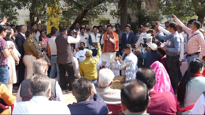 मुख्यमंत्री डॉ. मोहन यादव ने आज शहीद हेमू कालाणी के शहादत दिवस पर उज्जैन में उनकी की प्रतिमा पर पुष्पांजलि अर्पित कर संबोधित किया।