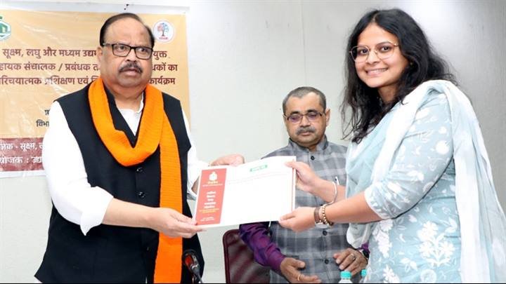मेक इन इंडिया के मिशन को साकार करने में अधिकारी अपनी ऊर्जा लगाएं: मंत्री श्री काश्यप