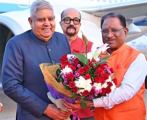 उपराष्ट्रपति जगदीप धनखड़ का रायपुर आगमन, राज्यपाल और मुख्यमंत्री ने किया आत्मीय स्वागत