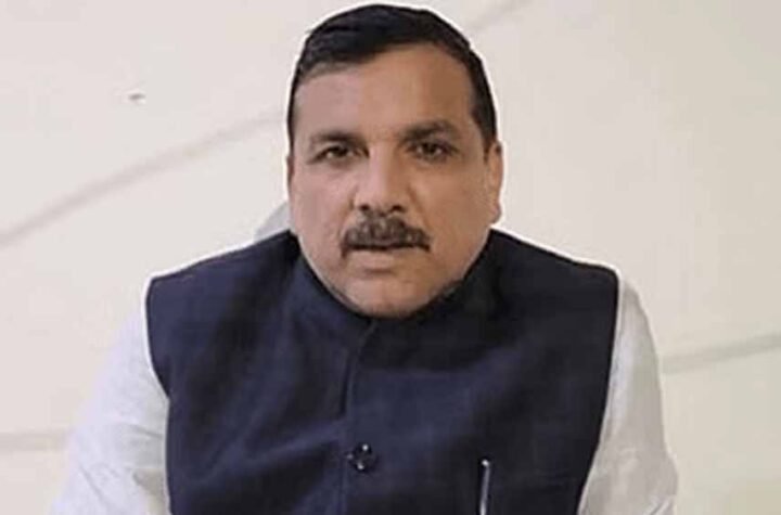 आप’ के राज्यसभा सांसद संजय सिंह ने कहा- DM को सम्मानित महसूस करना चाहिए कि हम उनके दफ्तर गए