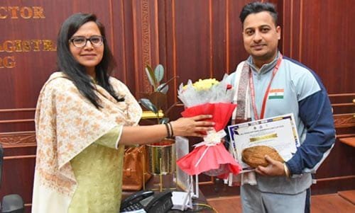 राष्ट्रीय आर्म रेसलिंग प्रतियोगिता: खिलाड़ियों ने कलेक्टर से की शिष्टाचार मुलाकात