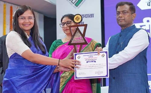 लोकसभा निर्वाचन 2024: दुर्ग कलेक्टर ऋचा चौधरी को उत्कृष्ट कार्य के लिए मिला सम्मान