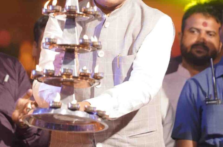 मुख्यमंत्री विष्णुदेव साय ने भगवान श्री राजीव लोचन की पूजा-अर्चना कर प्रदेशवासियों की सुख-समृद्धि की कामना की