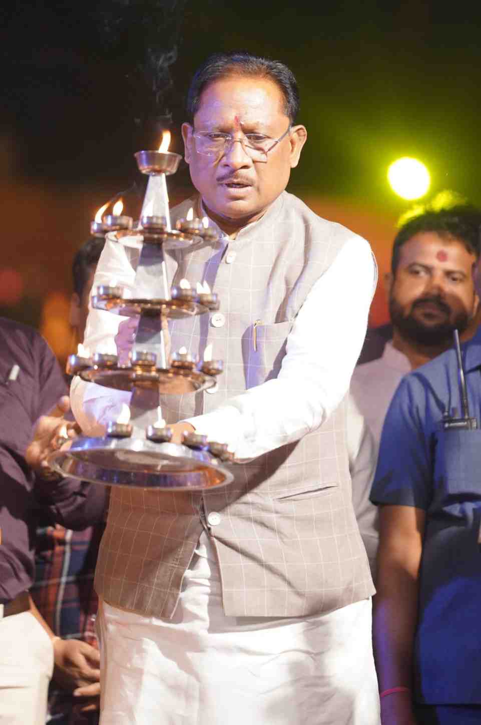 मुख्यमंत्री विष्णुदेव साय ने भगवान श्री राजीव लोचन की पूजा-अर्चना कर प्रदेशवासियों की सुख-समृद्धि की कामना की