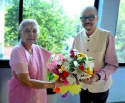 राज्यपाल डेका से आज उत्तर प्रदेश की राज्यपाल श्रीमती पटेल ने की सौजन्य भेंट