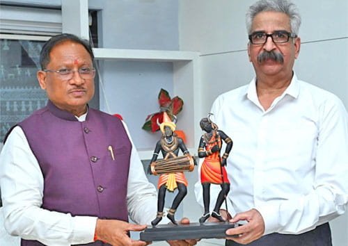 मुख्यमंत्री साय ने डीजीपी अशोक जुनेजा को दी सेवानिवृत्ति की शुभकामनाएं