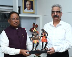 मुख्यमंत्री विष्णुदेव साय ने पुलिस महानिदेशक अशोक जुनेजा को सेवानिवृत्ति पर दी शुभकामनाएं