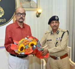 राज्यपाल श्री डेका से पुलिस महनिदेशक ने सौजन्य भेंट की