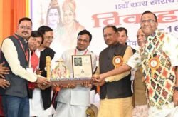 मुख्यमंत्री विष्णुदेव साय ने दिव्यांगजनों के सामूहिक विवाह समारोह में नवविवाहित जोड़ों को दिया आशीर्वाद