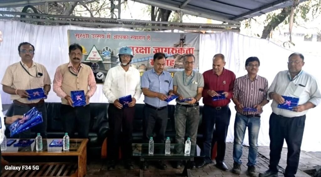 BSP NEWS: ब्लास्ट फर्नेस के विभागीय सुरक्षा कैलेंडर को रिटायरमेंट से पहले जारी कर गए अंजनी कुमार