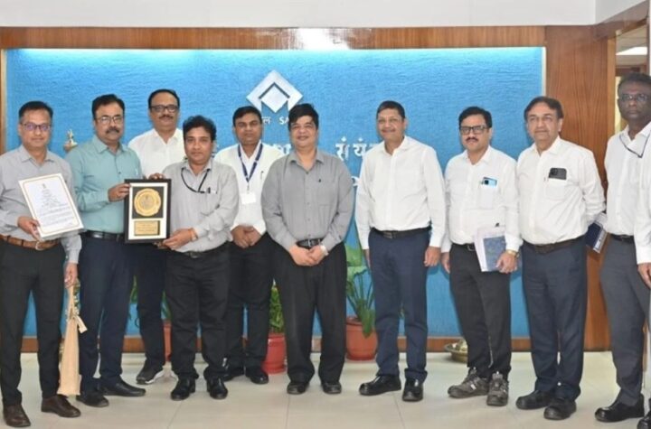 राजस्थान के CM के हाथों मिले पुरस्कार को ED-GM ने DIC को किया हैंडओवर