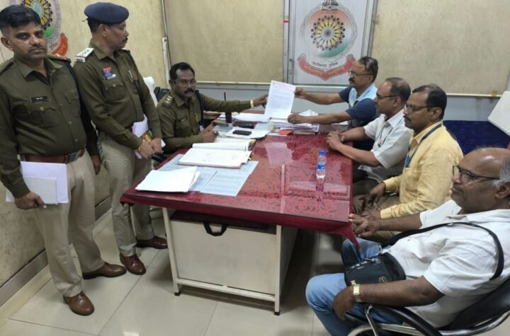 बाहरी वाहनों को बीएसपी क्षेत्र में प्रतिबंधित करने की मांग, आईजी, एएसपी से मिले सीटू नेता