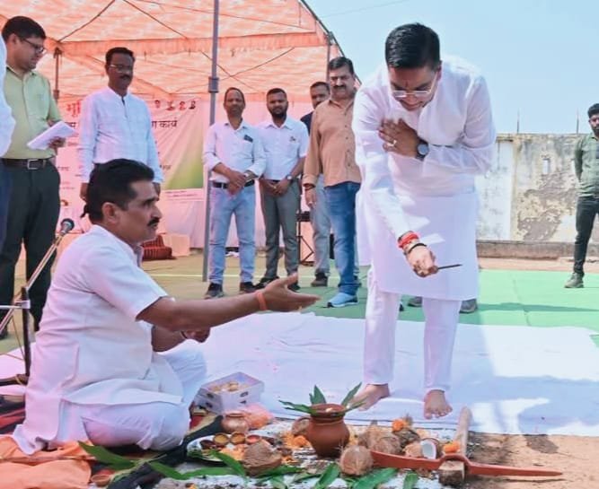 विधायक रिकेश सेन ने ई-सिटी बस टर्मिनल निर्माण कार्य का किया भूमिपूजन,भिलाई दुर्ग की सड़कों पर जल्द दौड़ने लगेंगी ई सिटी बसें
