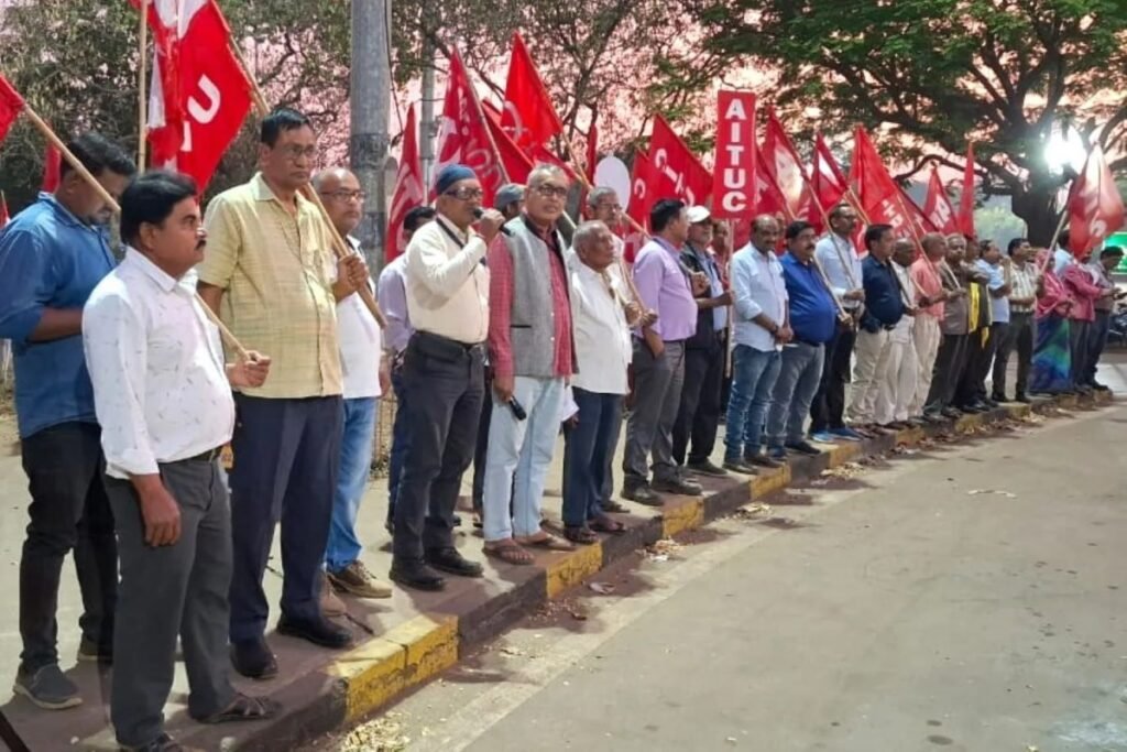 केंद्रीय बजट के खिलाफ भिलाई स्टील प्लांट की यूनियनें उतरीं सड़क पर, विरोध प्रदर्शन