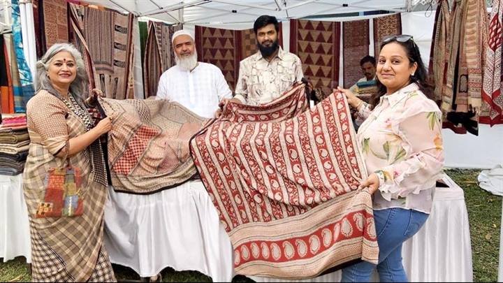 मध्यप्रदेश के बाग प्रिंट शिल्पियों की पुणे की विरासत हाट में धूम