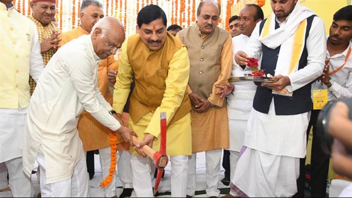 मुख्यमंत्री डॉ. मोहन यादव ने दत्तोपंत ठेंगड़ी शोध संस्थान के नवीन परिसर भवन का भूमि पूजन कर कार्य का शुभारंभ किया।