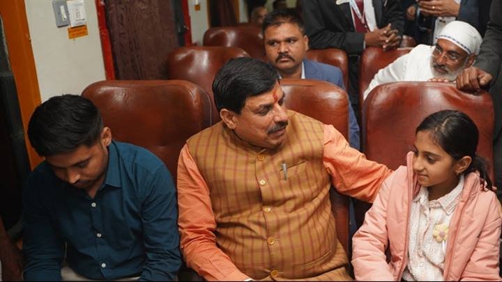 जनसेवक – जन के बीच